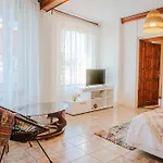 Bo's Place 3*