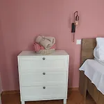 Ξενοδοχείο Bo's Place Άγιος Κωνσταντίνος και Ελένη