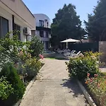 Ξενοδοχείο Bo's Place Άγιος Κωνσταντίνος και Ελένη