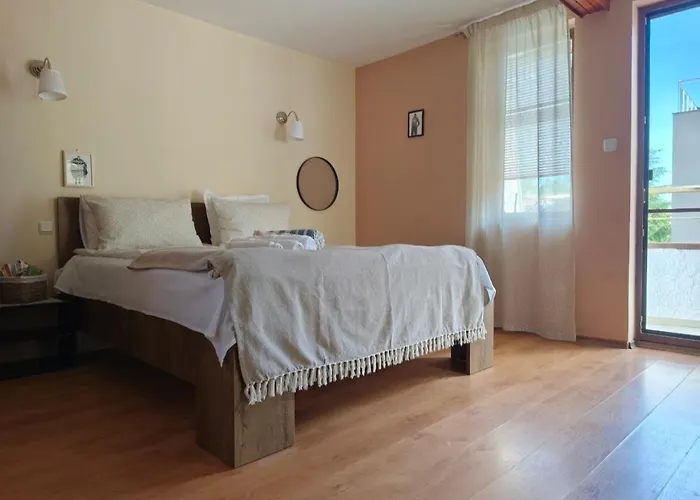 Bo's Place Отель Святые Константин и Елена